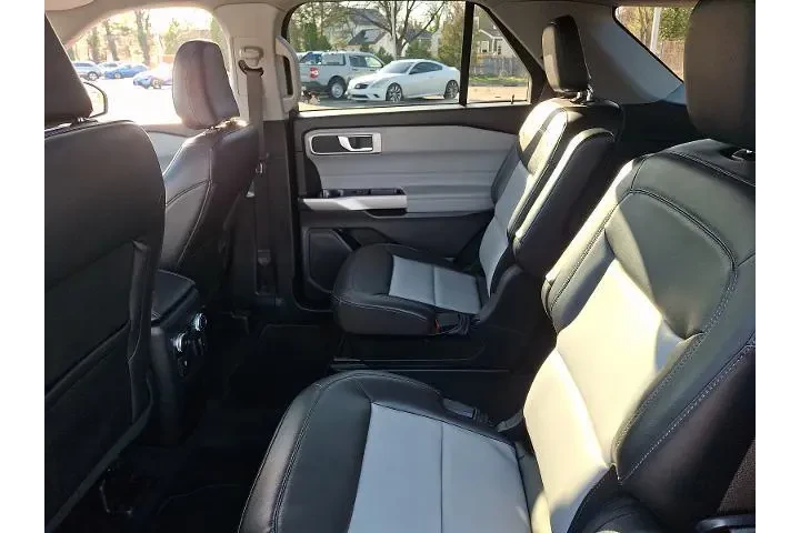 $29988 : Ford Explorer 2022 AWD XLT 4 image 10