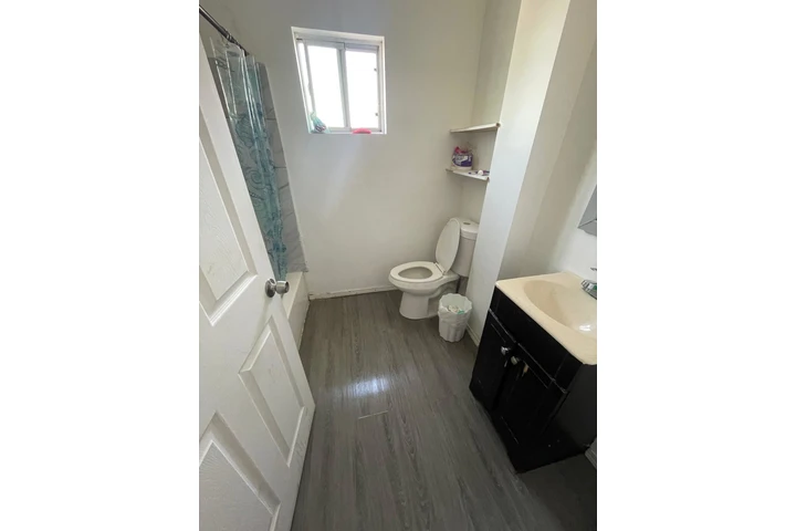 $875 : Se renta cuarto image 4