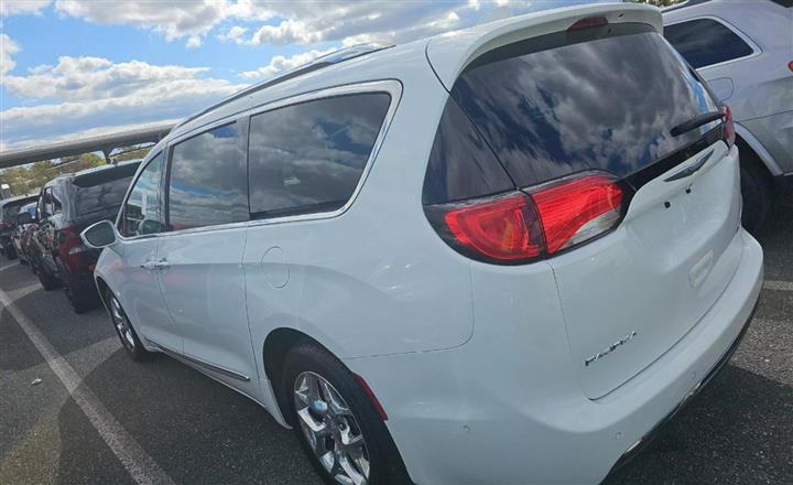 $19000 : 2017 CHRYSLER PACIFICA image 5