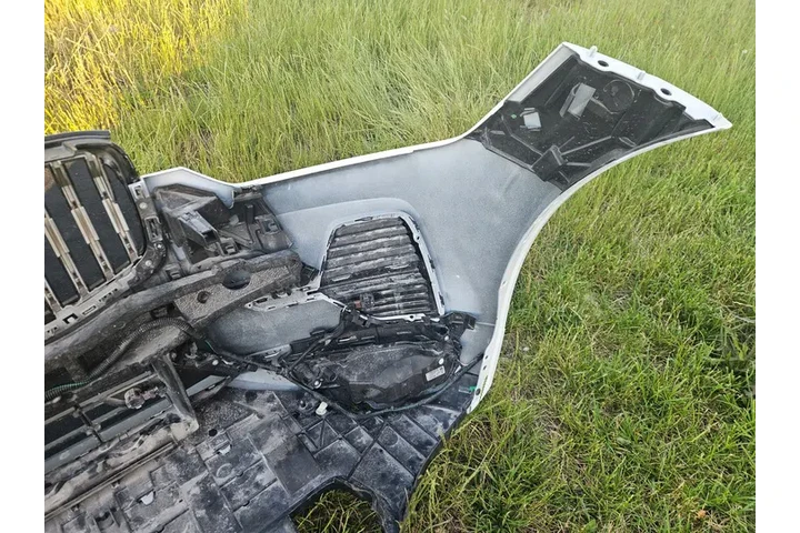 $1500 : BUMPER FRONT VOLVO XC60 II image 7