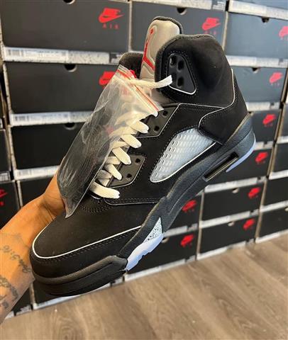 $200 : Jordan 5 metallic black image 3