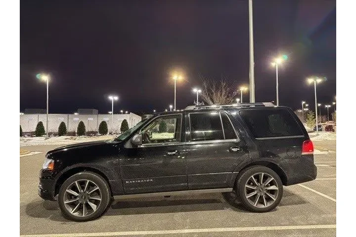 $16695 : Lincoln Navigator 2016 4x2 R image 2