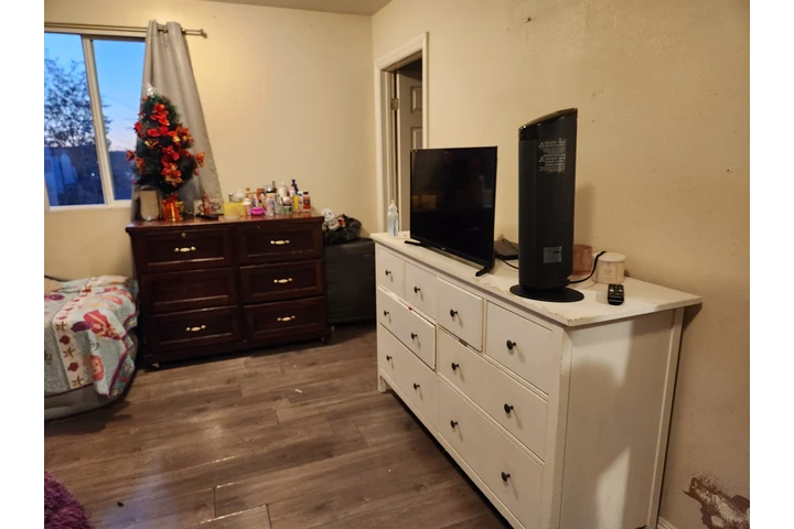 $1200 : Rento cuarto grande image 3