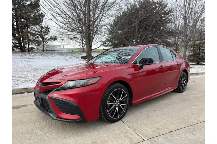 $17997 : 2021 Camry SE image 4