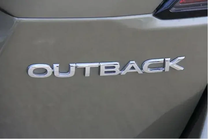 $27990 : Subaru Outback 2023 AWD Limi image 9