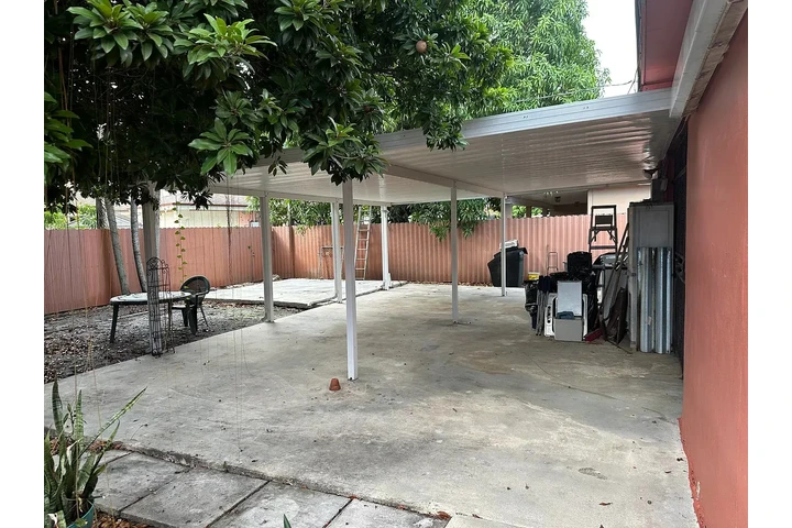 $700 : Beautiful Home...Hialeah, FL image 7