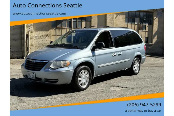 2006 Town and Country Touring image 2