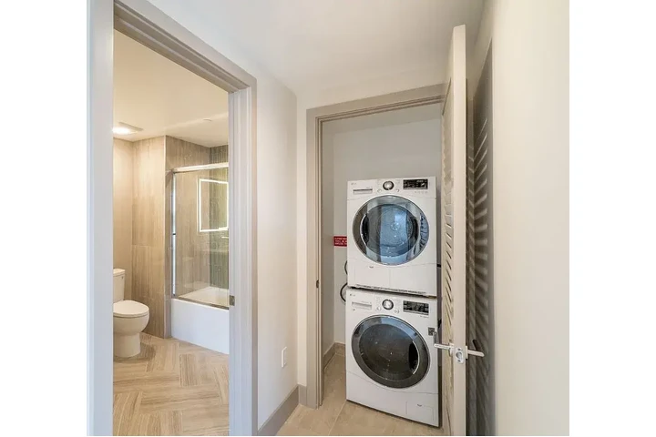$1270 : Apartamento moderno en renta image 1