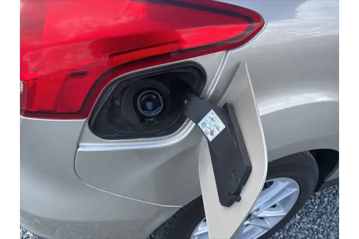 $13084 : Ford Focus 2018 SE 4dr Hatch image 2