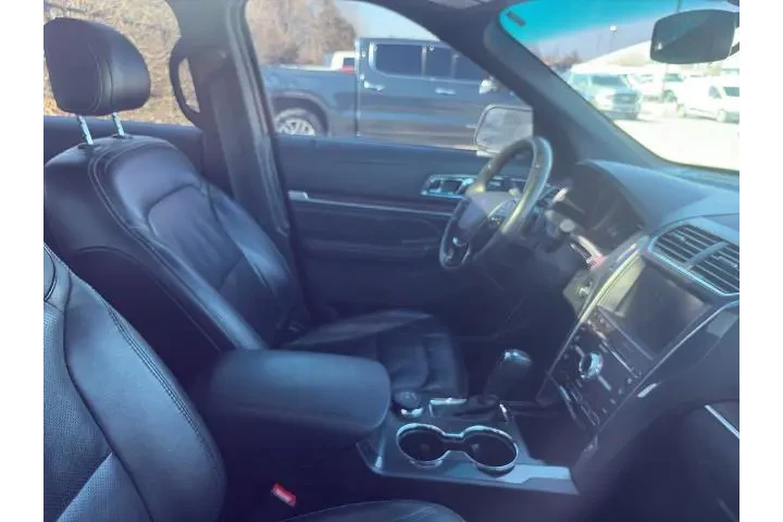 $12750 : Ford Explorer 2016 AWD Limit image 5