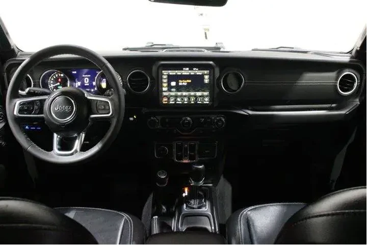 $32998 : Jeep Wrangler 2023 4x4 Sahar image 2