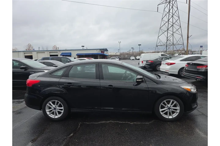 $8995 : 2017 Focus SE Sedan image 6