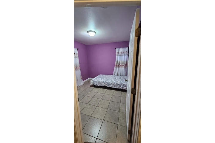 $725 : Cuarto Disponible image 3