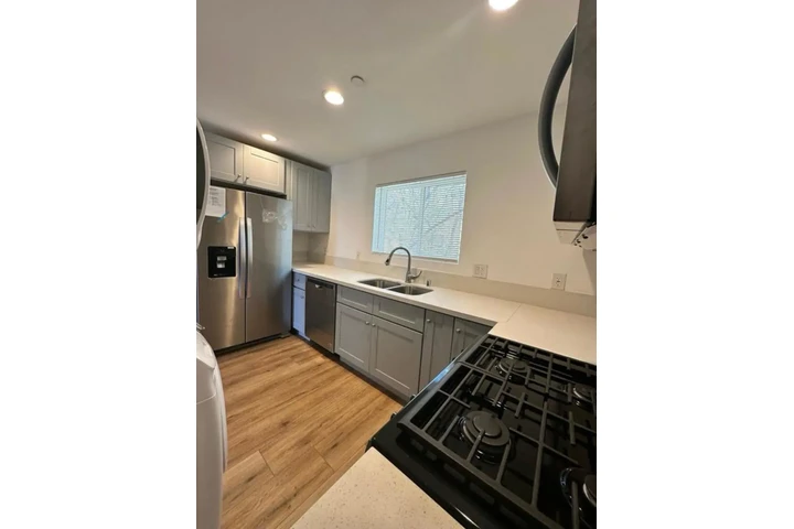 $1600 : Rento apartamento 2 habitación image 2