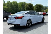$19299 : Nissan Altima 2023 2.5 SR 4d thumbnail