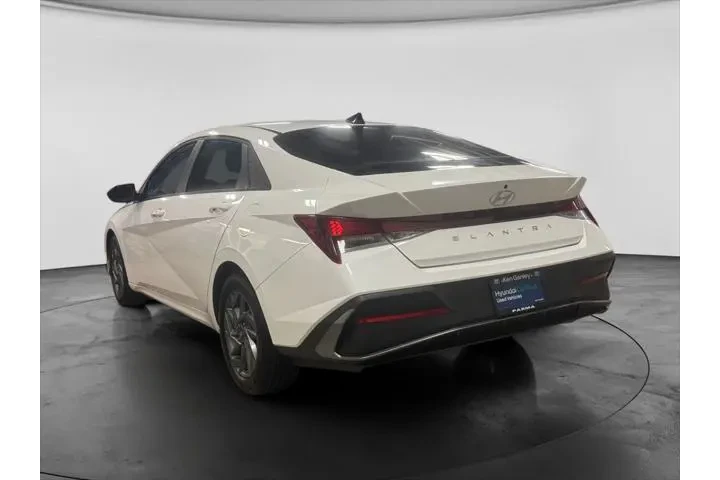 $21047 : Hyundai ELANTRA 2024 SEL 4dr image 8