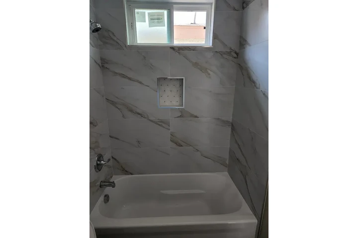 $1000 : Awesome Apartment Available image 10