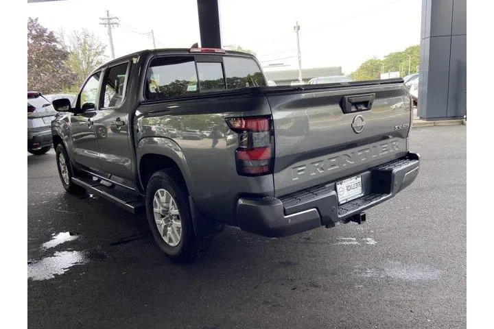 Nissan Frontier 2022 4x4 SV image 7
