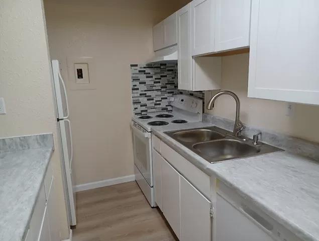 $1900 : Clean apartment for rent image 2