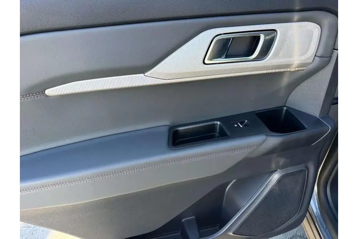 $38320 : Ford Explorer 2025 Active 4d image 9