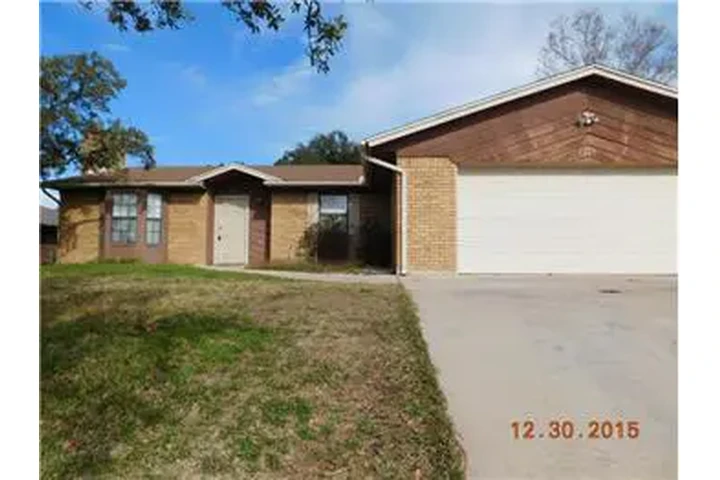 $1300 : Rental property with 3 bedro image 1