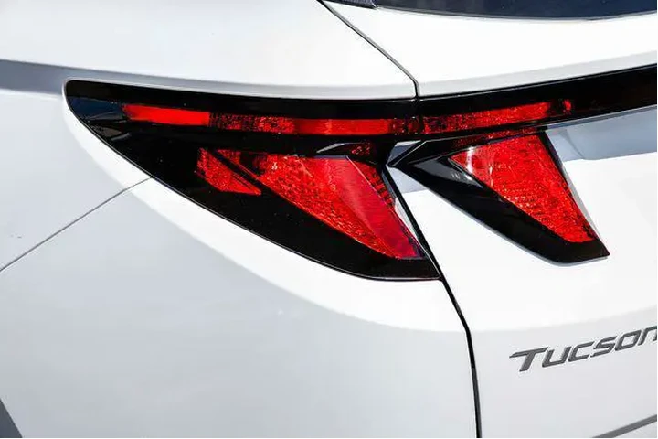 $26083 : Hyundai TUCSON 2025 SE 4dr S image 2