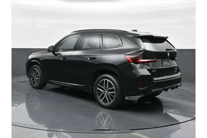 $33840 : BMW X1 2023 AWD xDrive28i 4d image 2