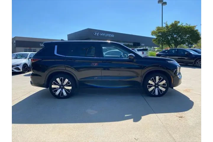 $25920 : Mitsubishi Outlander 2025 SE image 7