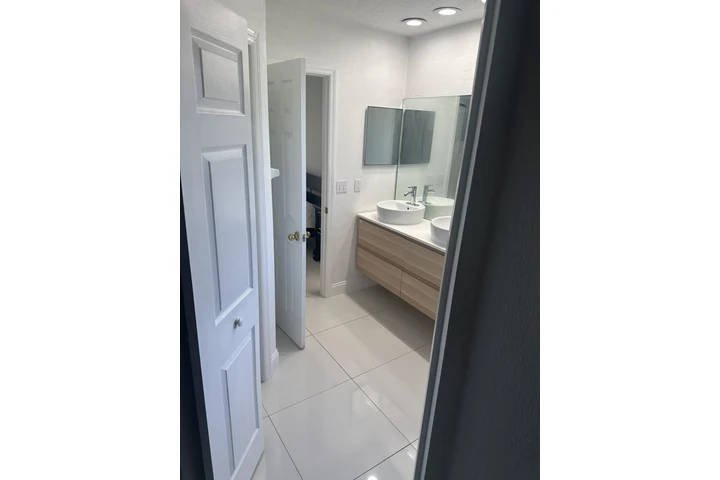 $925 : CUARTO AMUEBLADO image 10