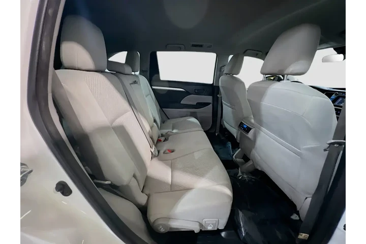 $19875 : Toyota Highlander 2017 LE 4d image 9