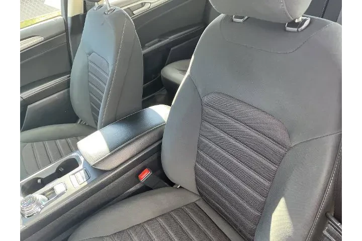 $18988 : Ford Fusion Hybrid 2020 SE 4 image 2