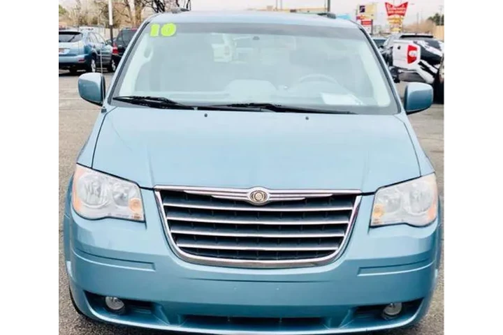 2010 Town and Country Touring image 9