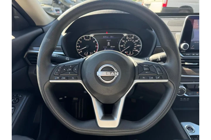 2024 Altima 2.5 SV image 8