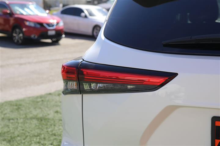 $33999 : 2021 TOYOTA HIGHLANDER XSE image 8