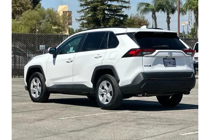 $25410 : Toyota RAV4 2021 XLE 4dr SUV image 5