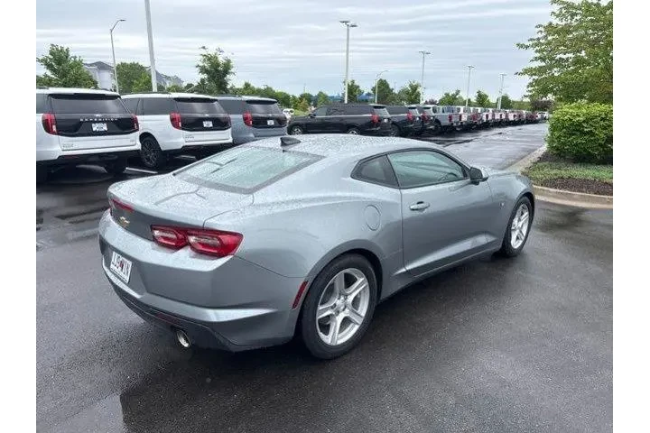 $29000 : Chevrolet Camaro 2023 LT 2dr image 7