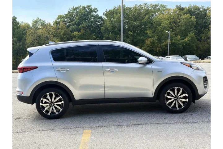 $7999 : 2017 Sportage EX image 6