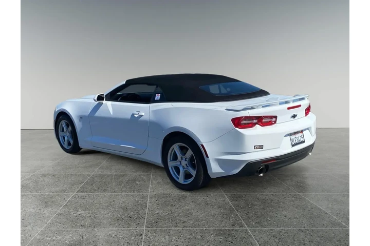 $37657 : Chevrolet Camaro 2024 LT 2dr image 3