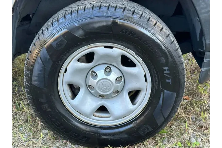 $17990 : 2017 Tacoma image 10