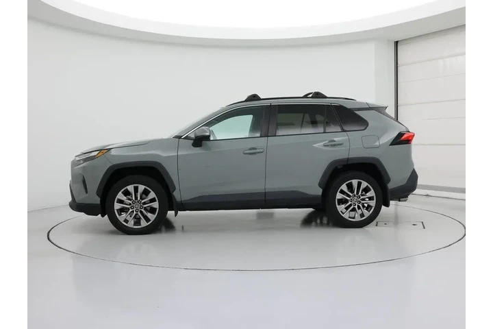 $28998 : Toyota RAV4 2022 AWD XLE Pre image 3