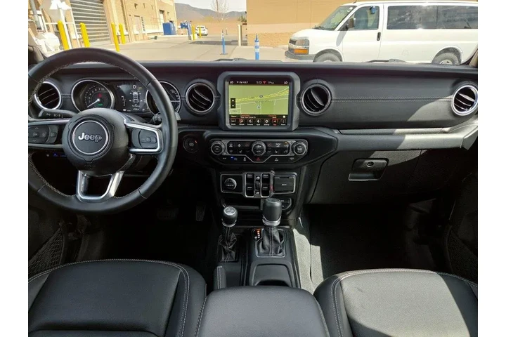 $27998 : Jeep Wrangler 2023 4x4 Sahar image 8