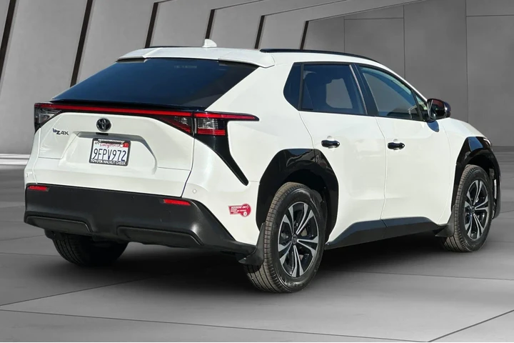 $20900 : Toyota bZ4X 2023 XLE 4dr Cro image 4