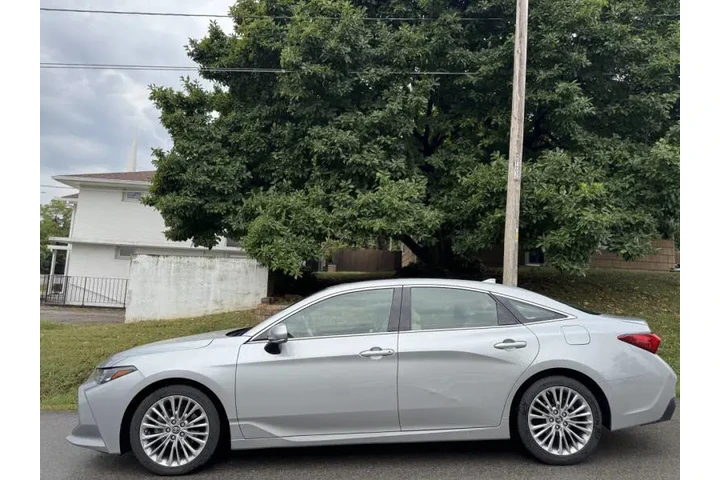 $21999 : 2019 Avalon Limited image 4