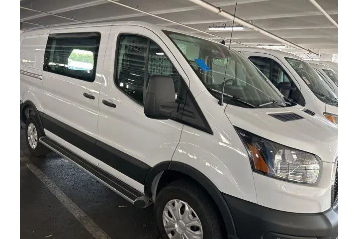 $39995 : Ford Transit 2025 250 3dr SW image 1