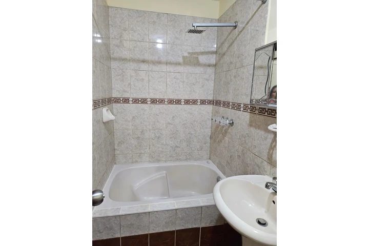 $1800 : 3 dorm 2 baños por Salamanca A image 6