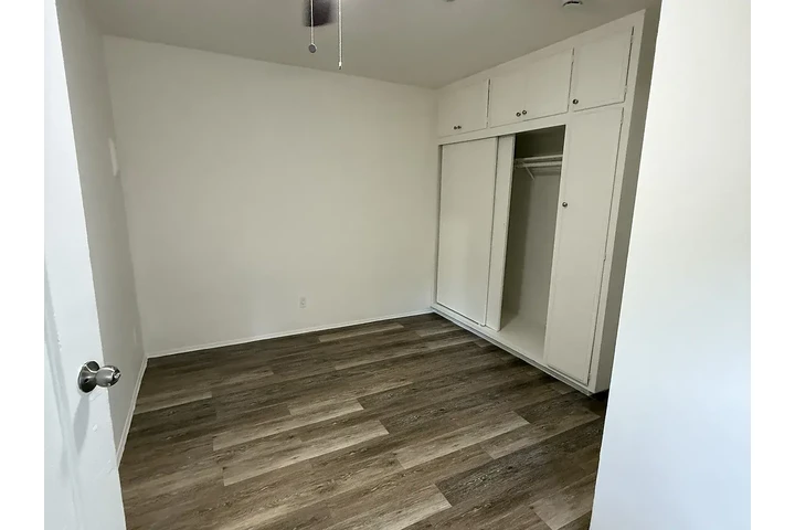 $1250 : One  Family Home image 7