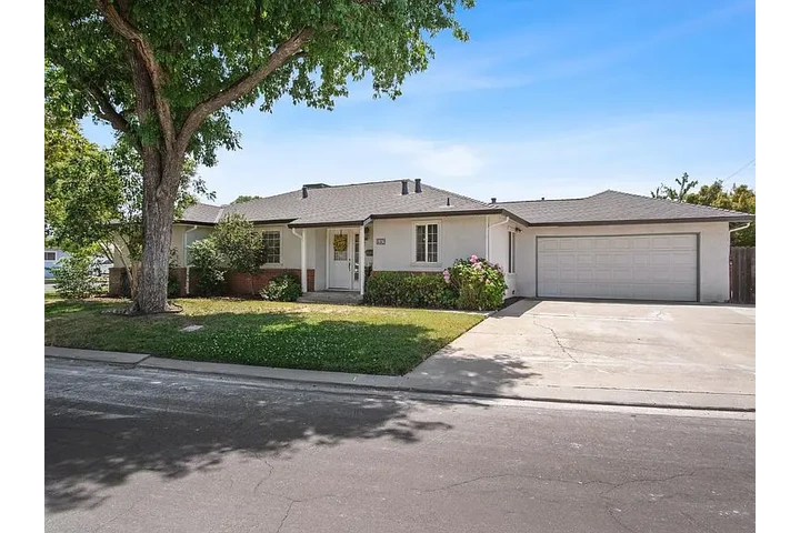 $1250 : Nestled in a well-established image 1