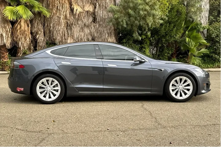 Tesla Model S 2017 60 4dr Li image 2