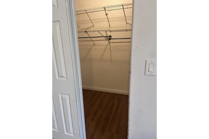 $1150 : Cuarto grande con bañio image 3