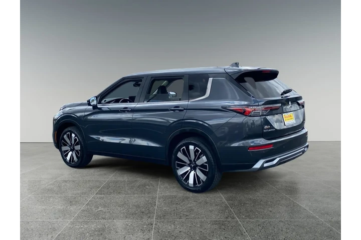 $33869 : Mitsubishi Outlander 2025 AW image 3